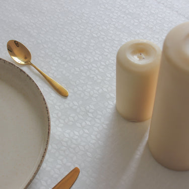 Mantel antimanchas tejido jacquard diamantes blanco JC 1016