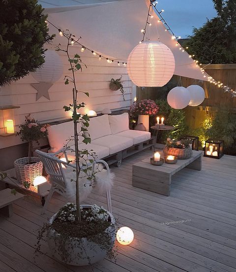 Iluminación para terraza o jardín en una noche de verano